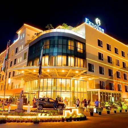 Expoinn Suites And Convention Greater Noida Buitenkant foto